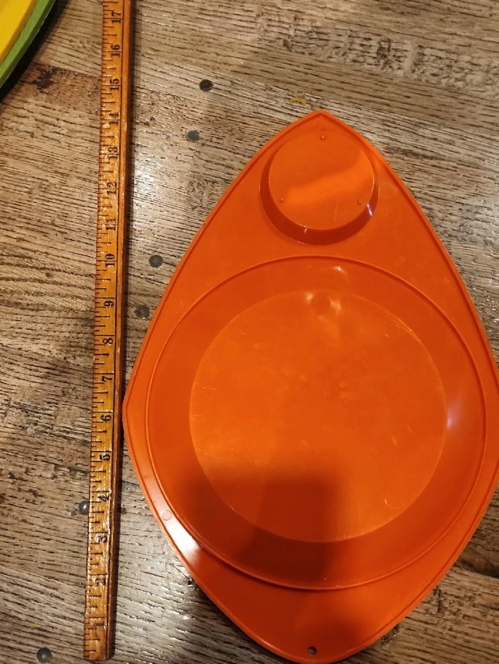 Vintage 1960s-1970s Mid-Century Modern plastic paper plate holders